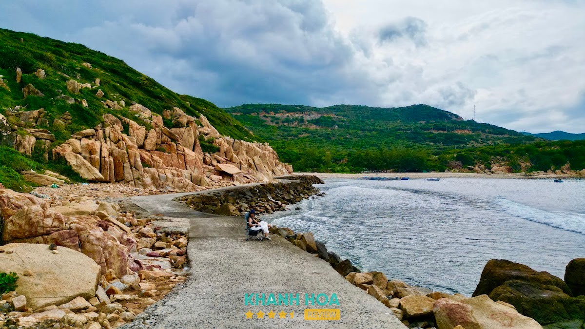 Bãi Thùng, tour cano, xe đưa đón sân bay tại Vĩnh Hải