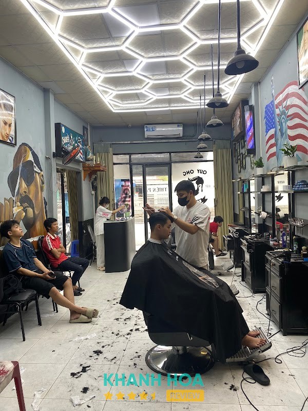 Cắt tóc nam tại BOSS 79 BARBERSHOP Cam Lâm