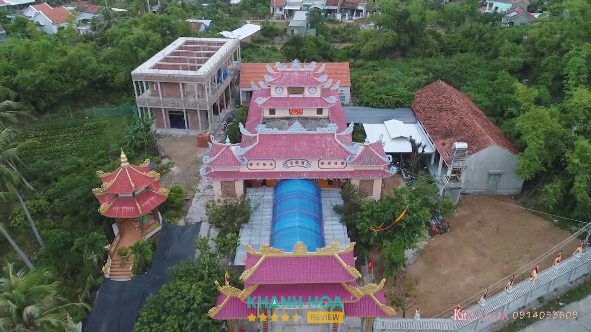 Chùa Bửu Lâm tại khu vực Vạn Ninh