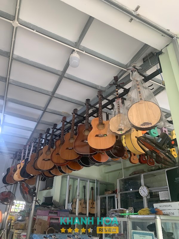 Tiệm Đàn Guitar Quang Tuấn - hình ảnh 2