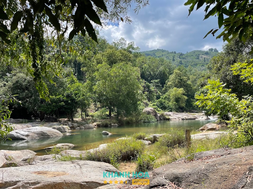 Điểm camping Suối đá Giăng - Cô Cúc Cam Lâm