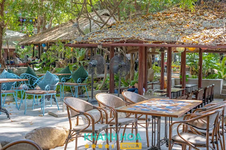Hoa Đồng Nội Coffee: 83 Nguyễn Thị Minh Khai, P. Nha Trang