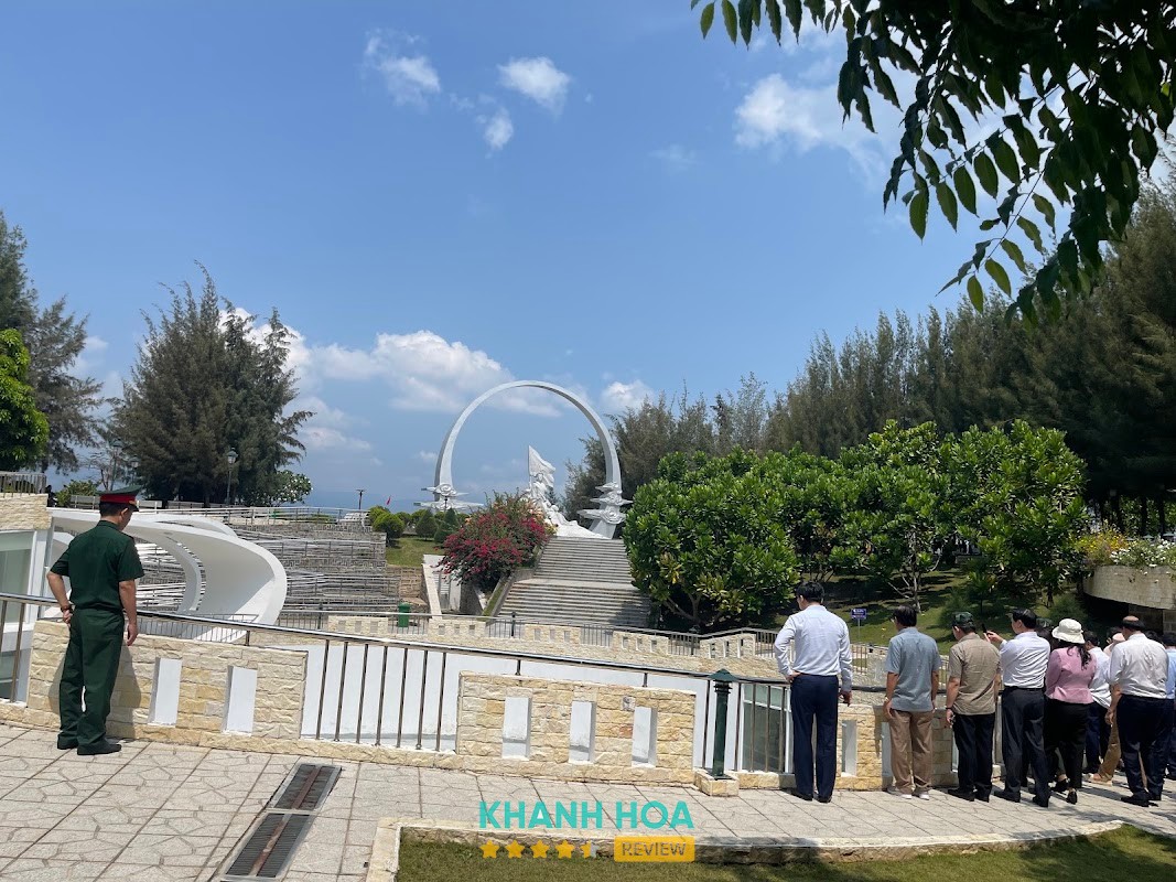 Khu tưởng niệm chiến sĩ Gạc Ma Cam Lâm