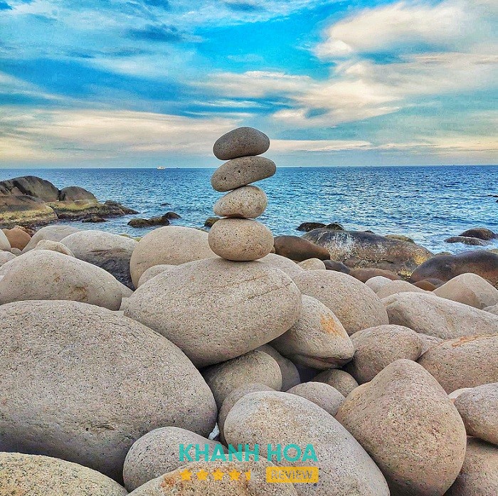 Bãi Đá Trứng – hình ảnh tiêu biểu