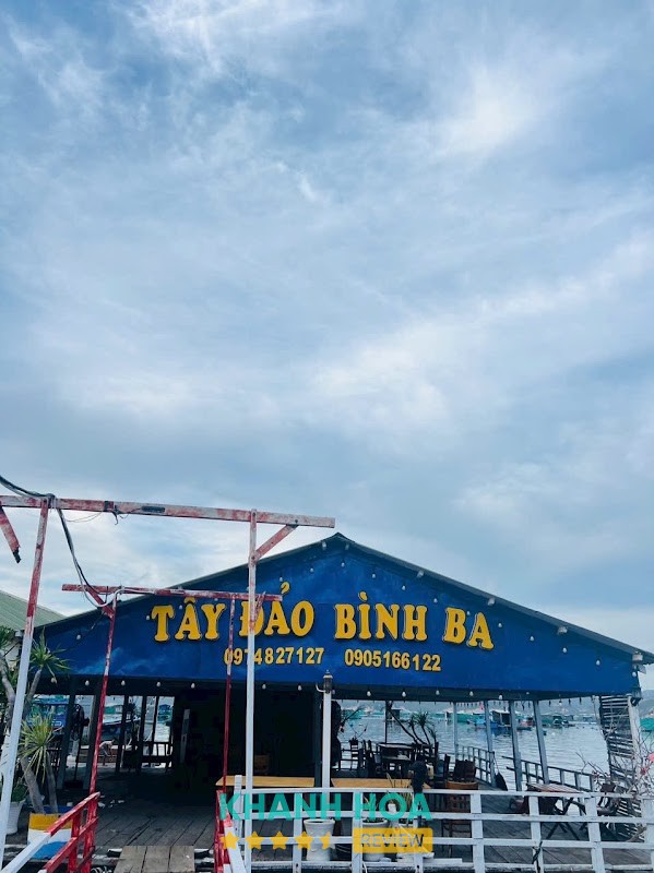 Không gian ăn uống tại Bè Tây Bình Ba