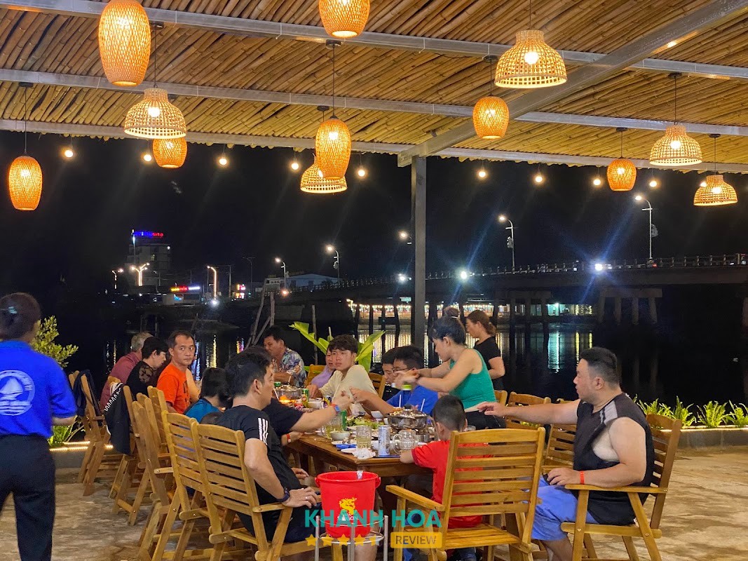 Nhà Hàng Hải Sản Bến Thuyền Cầu Mới