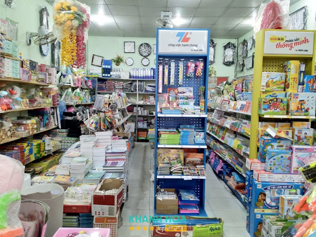 Không gian Nhà Sách Vĩnh Nguyên