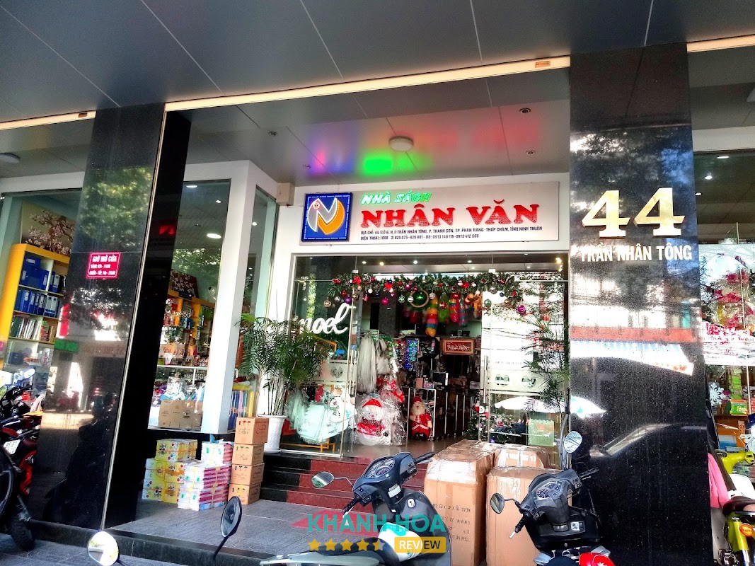 Nhà Sách Nhân Văn Phan Rang