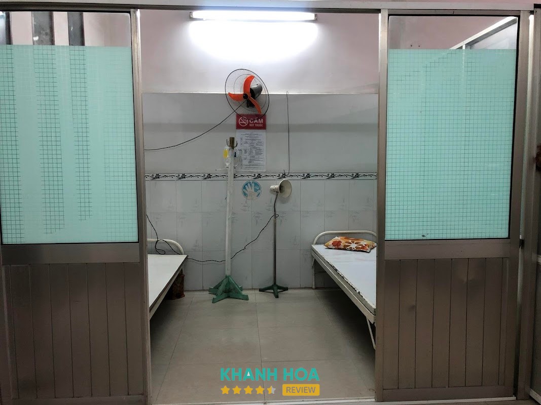 Quầy sản phẩm tại Quầy Thuốc Hồng Ngọc