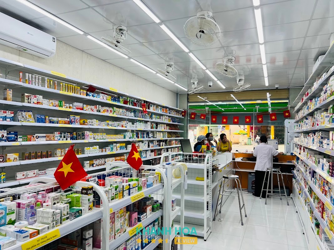 Quầy sản phẩm tại Nhà Thuốc UPharma 132