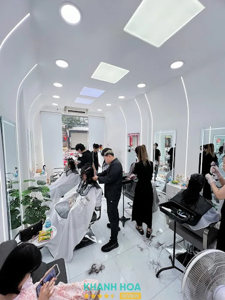 Nhat Huy Hair Salon: 270 Nguyễn Thị Minh Khai, P. Nha Trang