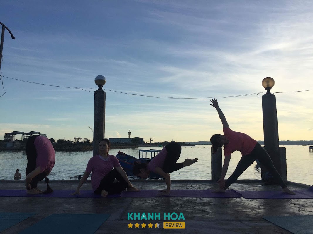 TRUNG TÂM YOGA OMSTARS CAM RANH