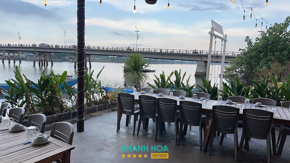 Nhà Hàng Hải Sản Bến Thuyền Cầu Mới Cam Lâm