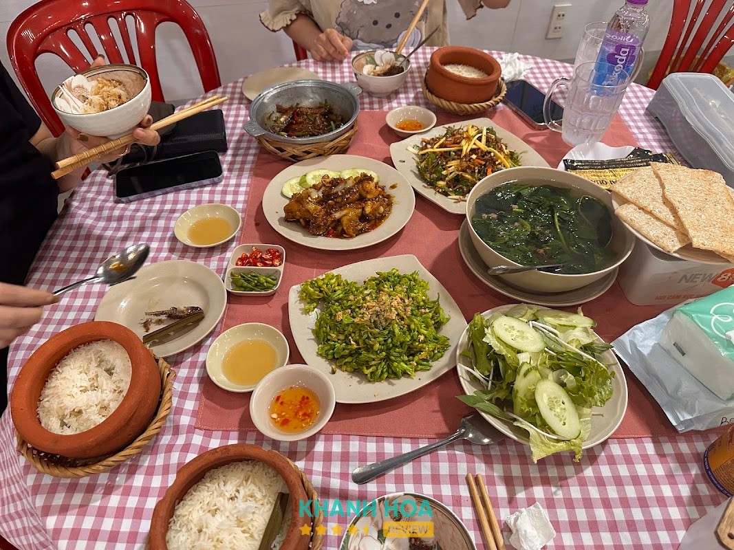 Không gian rộng tại Cơm Niêu Đồng Xoài Quán
