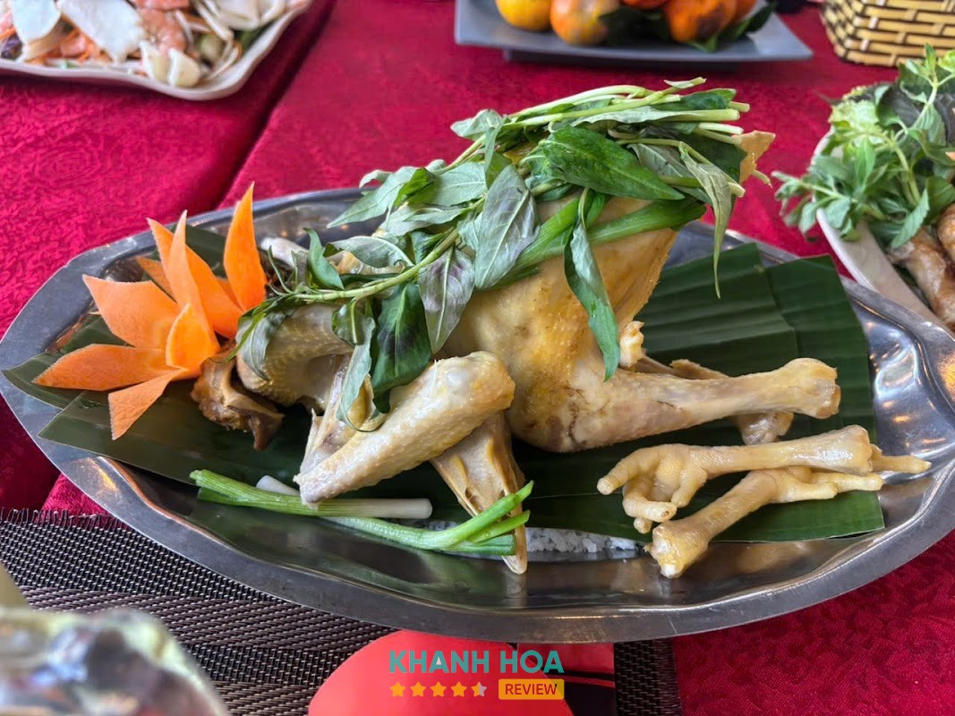 Không gian Nhà Hàng Vương Lâm