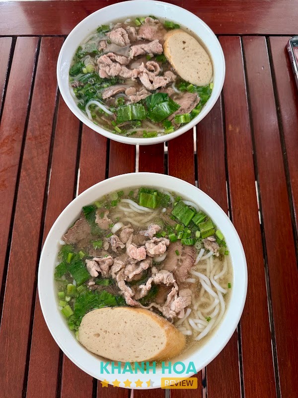 Tô phở tại Phở Hòa