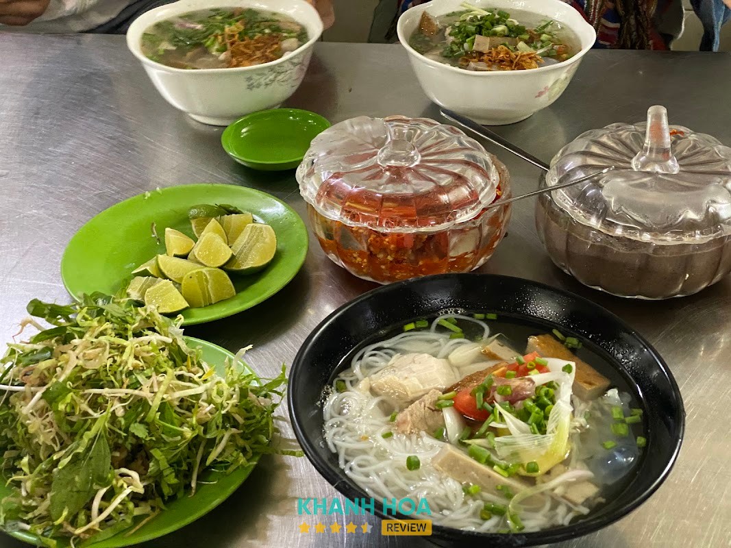 Tô bún cá Nguyên Loan