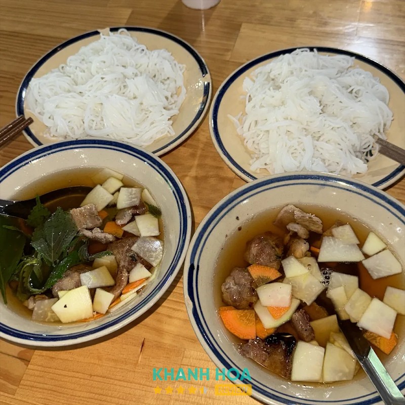 Tô phở tại Phở Hoàng Gia Cơ Sở 3