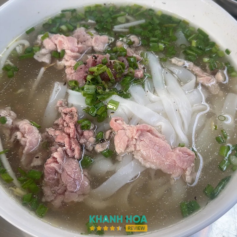 Không gian Phở Toàn