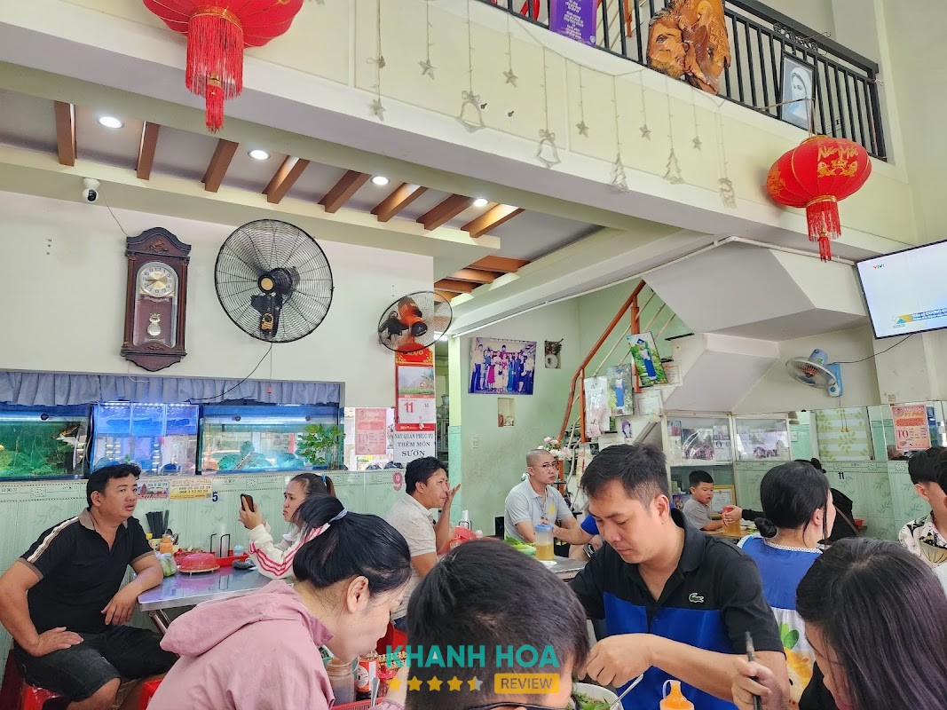 Không gian quán Phở Bò Vi Phú