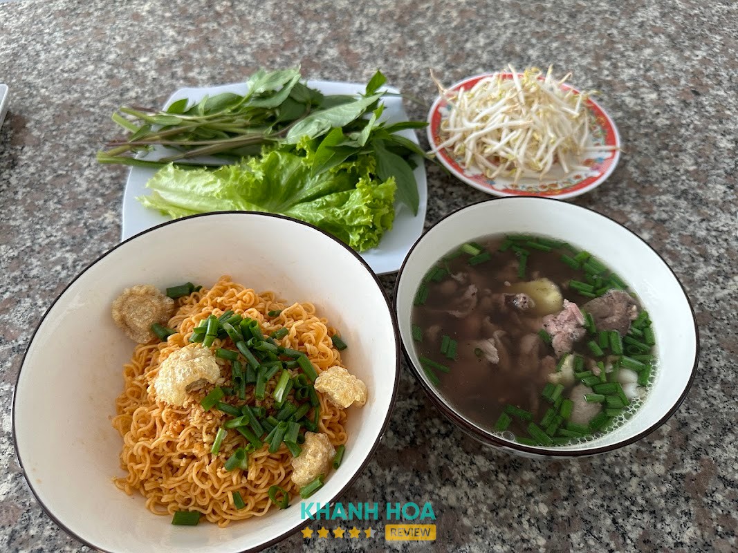 Phở khô trộn tại Phở Hẻm Xéo