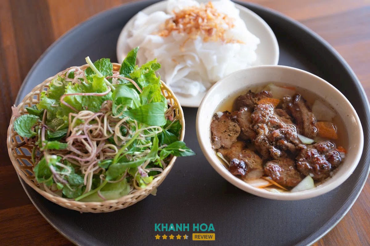 Món ăn sáng tại quán Thanh Vi