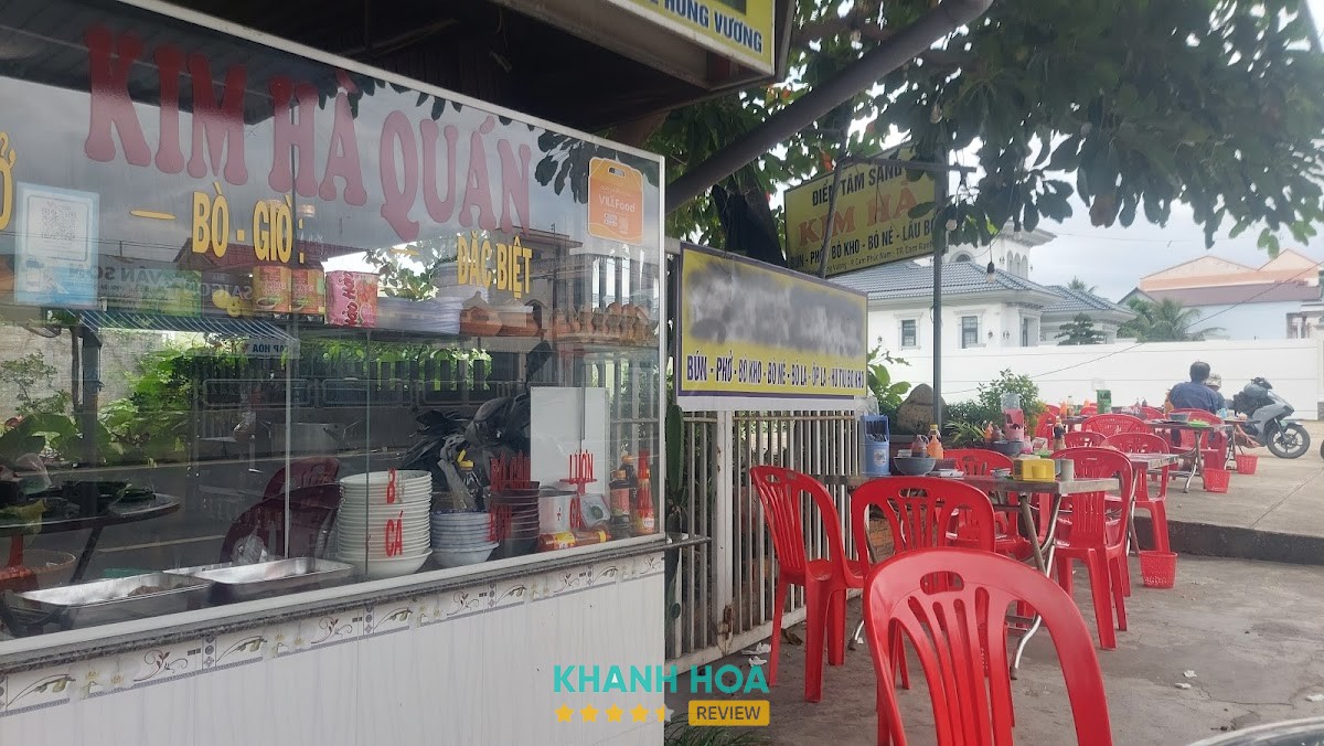Không gian quán Kim Hà trên đường Hùng Vương