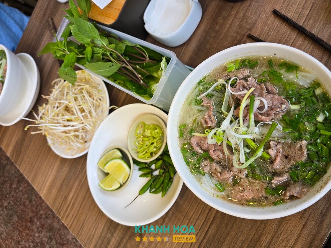 Không gian Tiệm Phở Khói