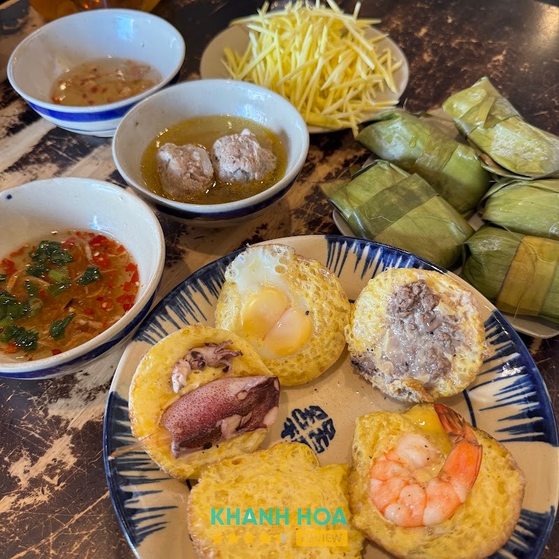 Bánh căn trứng và xíu mại