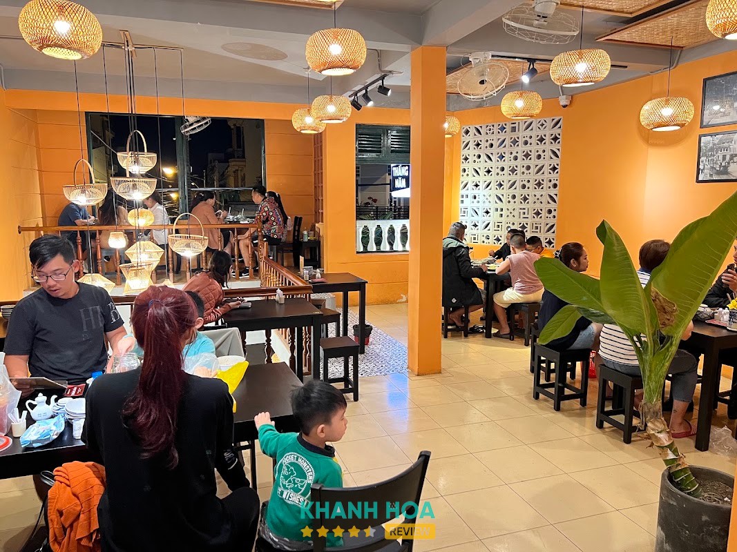Tiệm Bánh Căn Tháng Năm