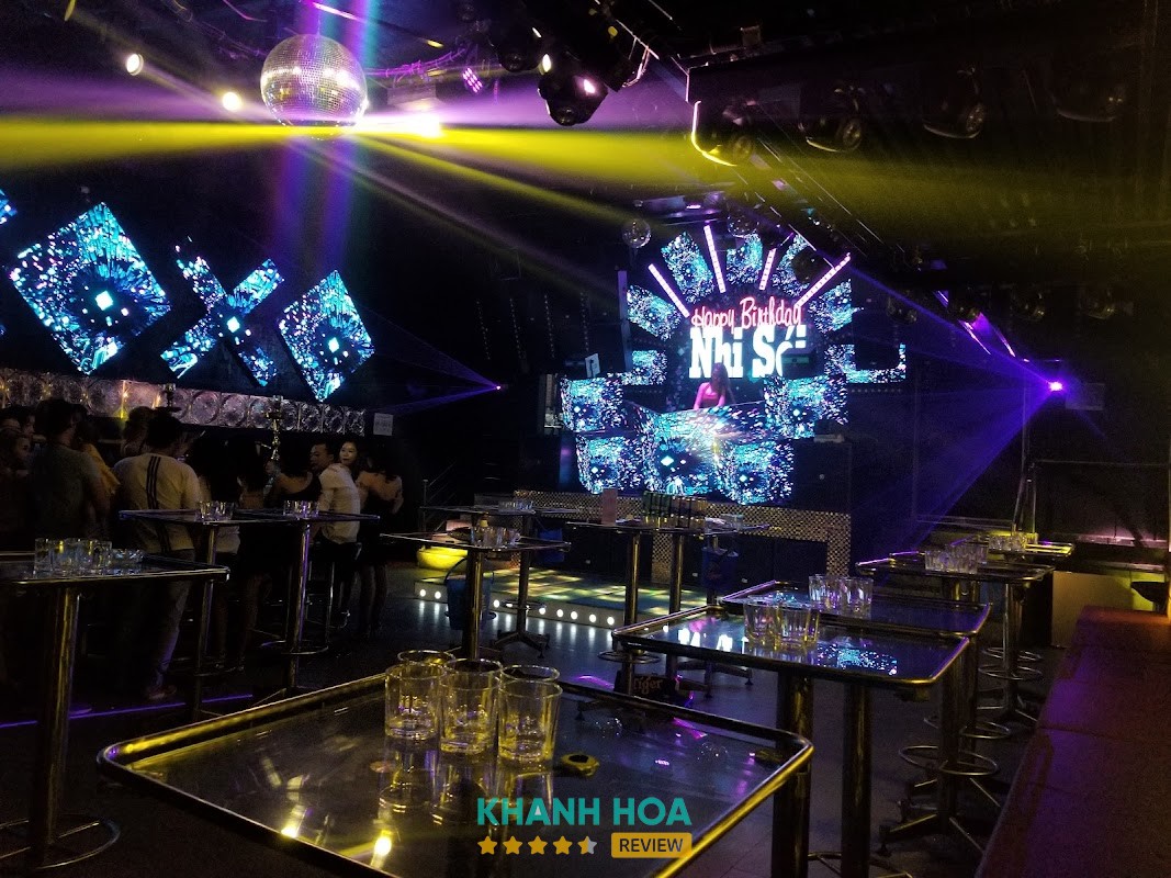 CR BEER CLUB - không gian thực tế 1