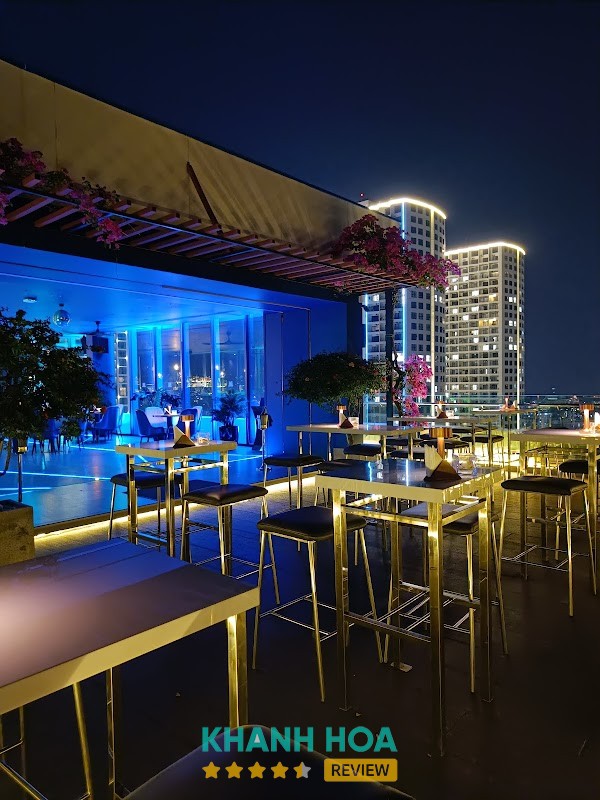 Altitude Rooftop Bar - ảnh 2