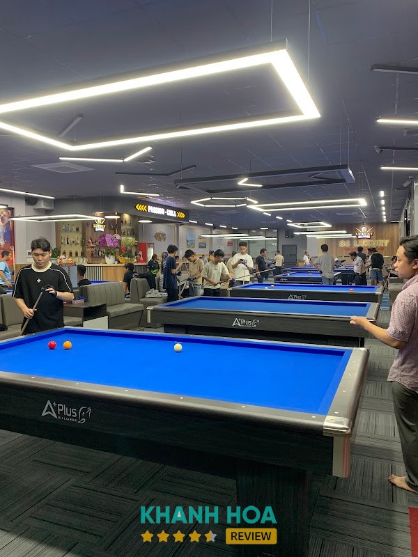 Bàn tại 85 Luxury Billiards