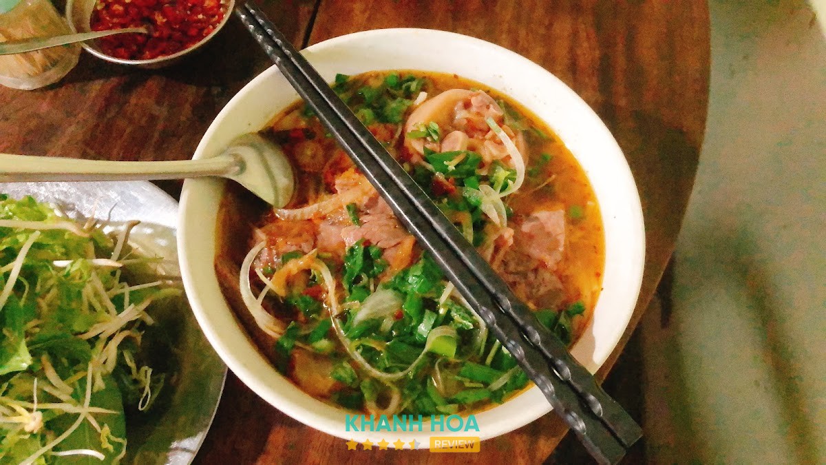Điểm Tâm Sáng bún Bò Huế và Mì Quảng Cam Ranh