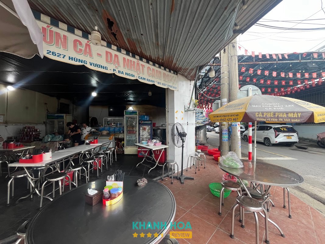 Cá và chả cá tại Bún Cá Dạ Nhật