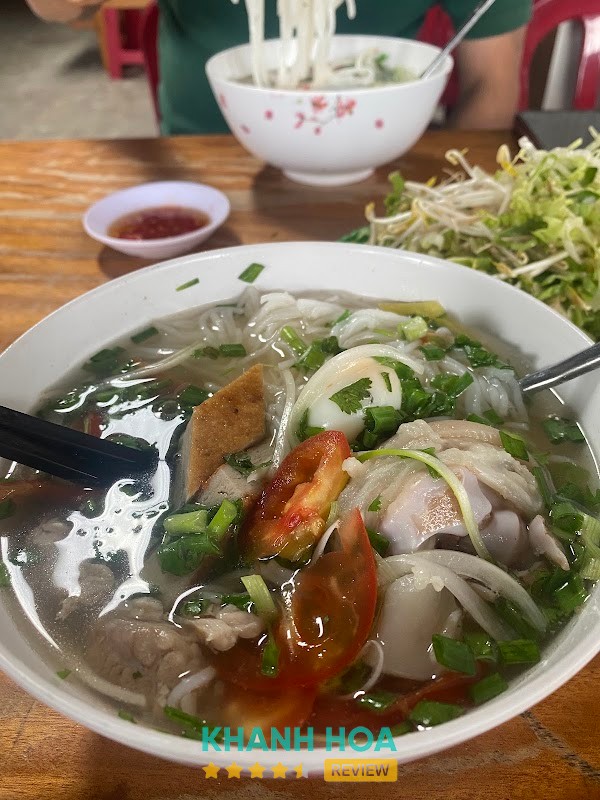 Bún cá và bánh canh tại quán