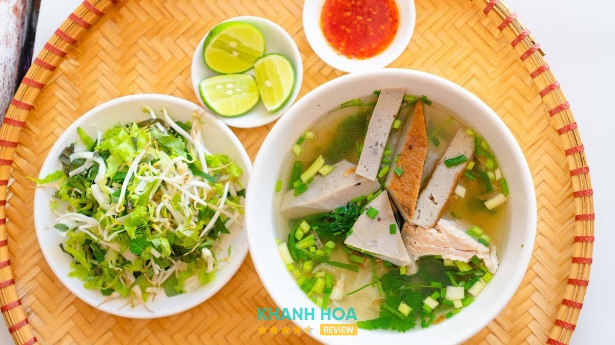 Tô đặc biệt tại Bún Cá Mười Xanh