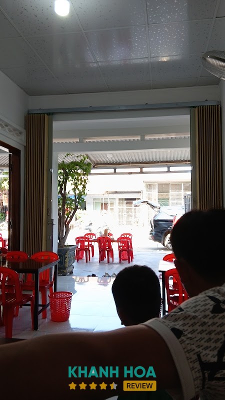 Không gian sạch sẽ tại Bún cá Ninh Diêm