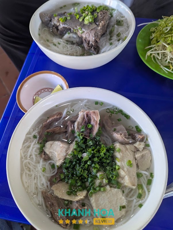 Tô bún cá tại Trần Hồng