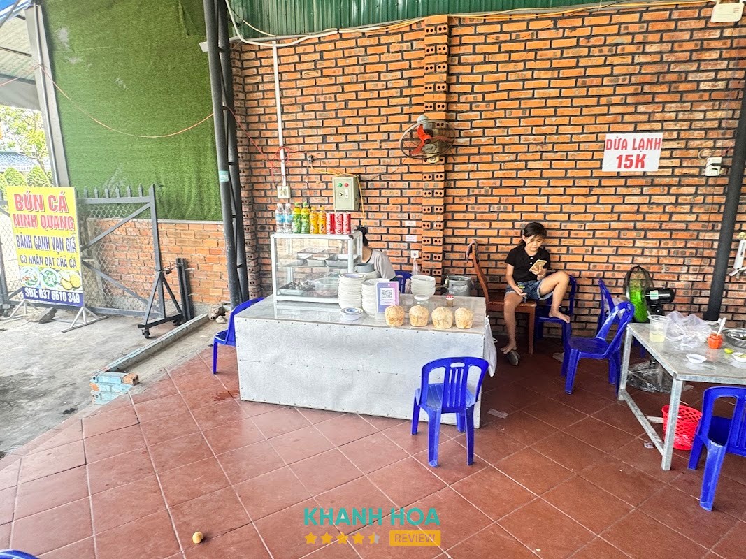 Không gian Bún cá Bánh canh Trần Hồng
