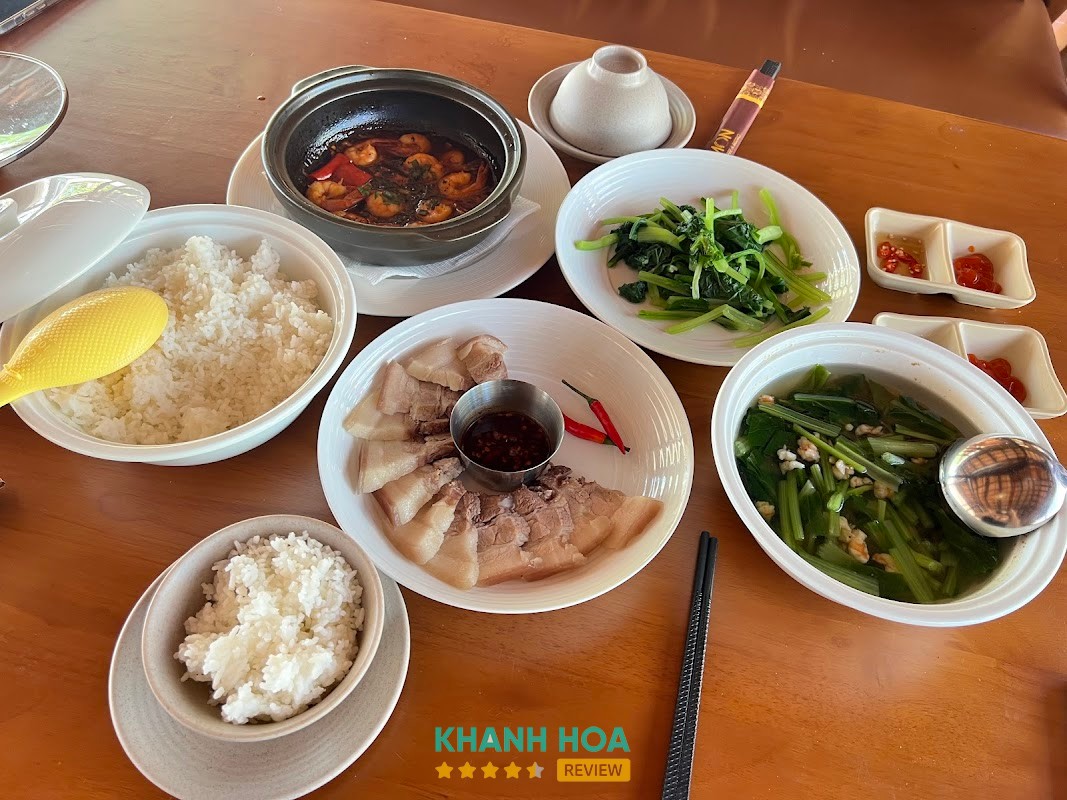 Nhà Hàng MON Coffee & Bistro – hình ảnh 3