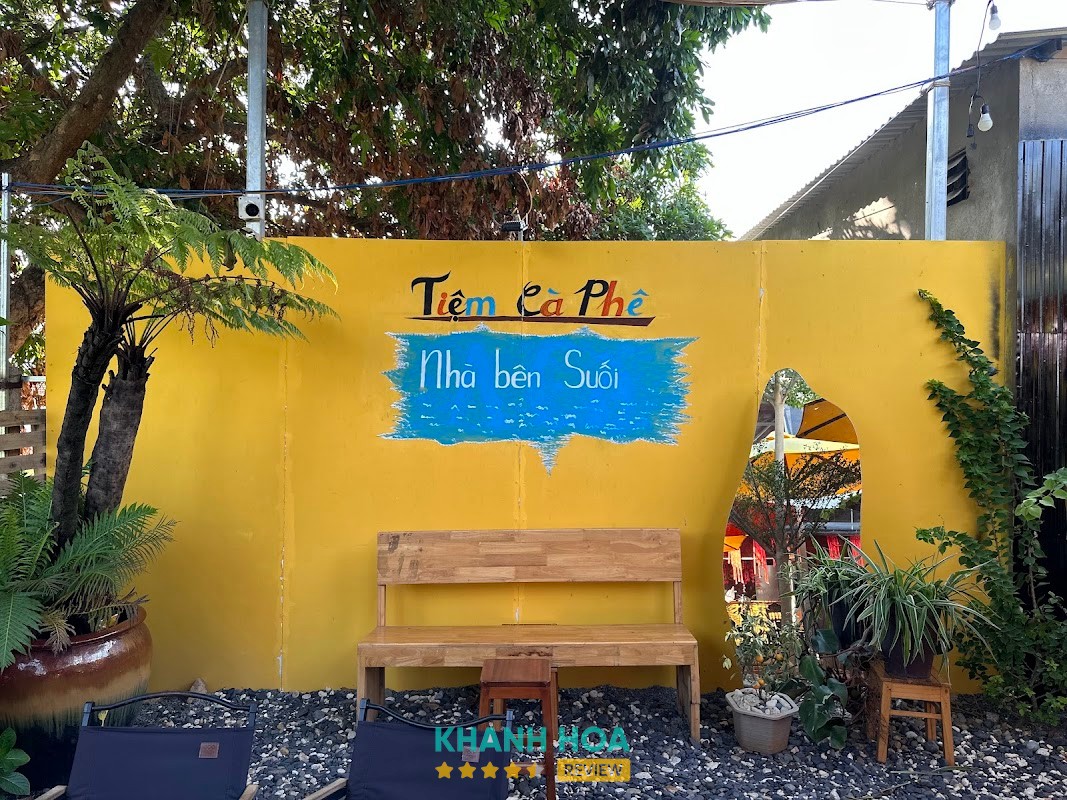 Tiệm cà phê Nhà Bên Suối Ninh Hòa