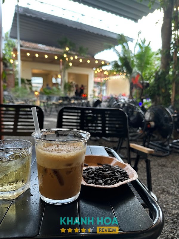 Không gian Tiệm Cafe Nắng