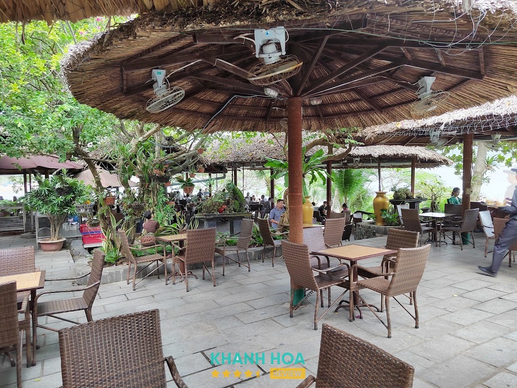 Cafe view biển Hòn Chồng Nha Trang