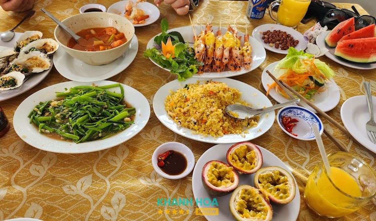 Tính Thu Seafood Restaurant – không gian quán