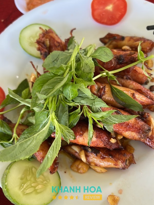 Nhà Hàng Hải Sản Bé Thuỷ – không gian