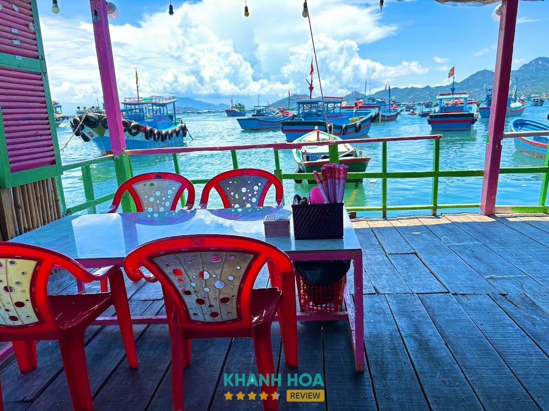 Nhà Bè Hải Sản Hoàng Hậu Cam Ranh