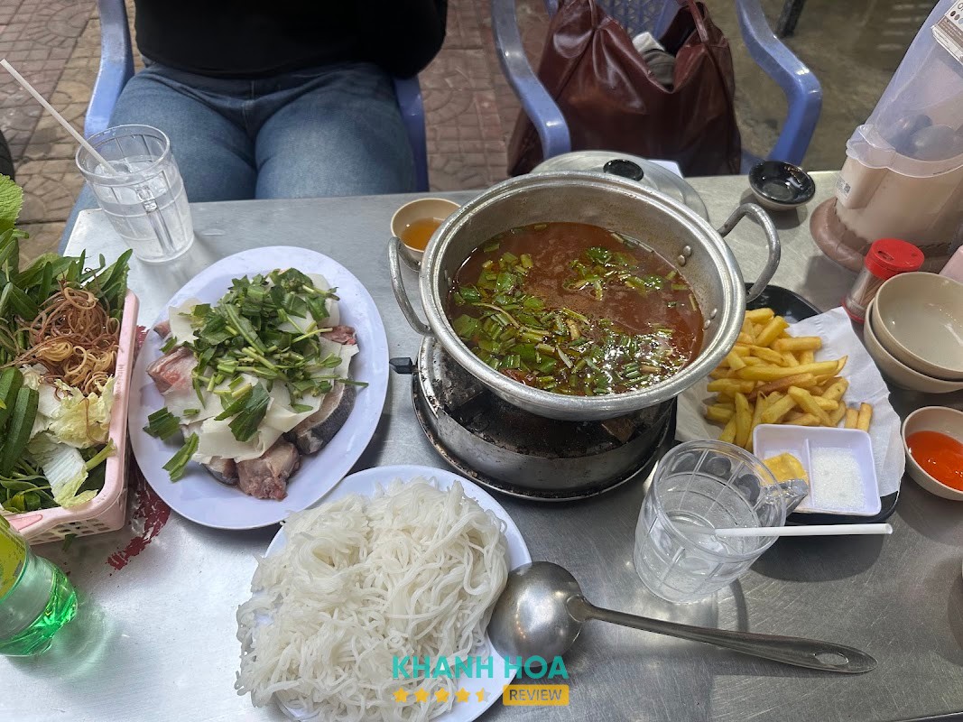 Lẩu Bò - Phở Bò Đô Quán HX9W+CCM