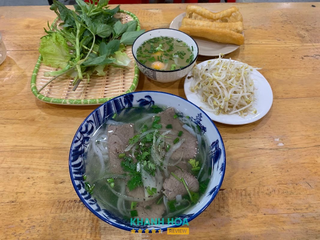 Tô phở tại Phở Lộc