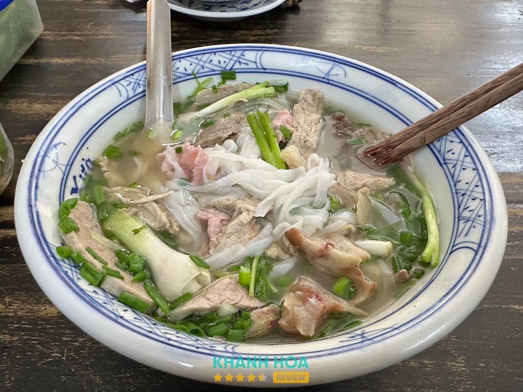 Tô phở tại Phở Xưa Hà Nội 1975